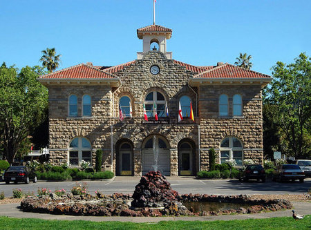 Sonoma_City_Hall_1.jpg